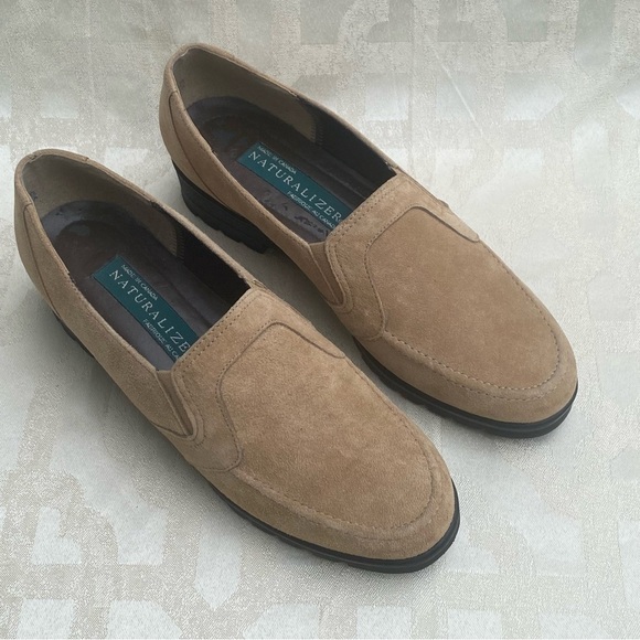 Naturalizer Beige Suede Loafers Size 6AA - Picture 10 of 10